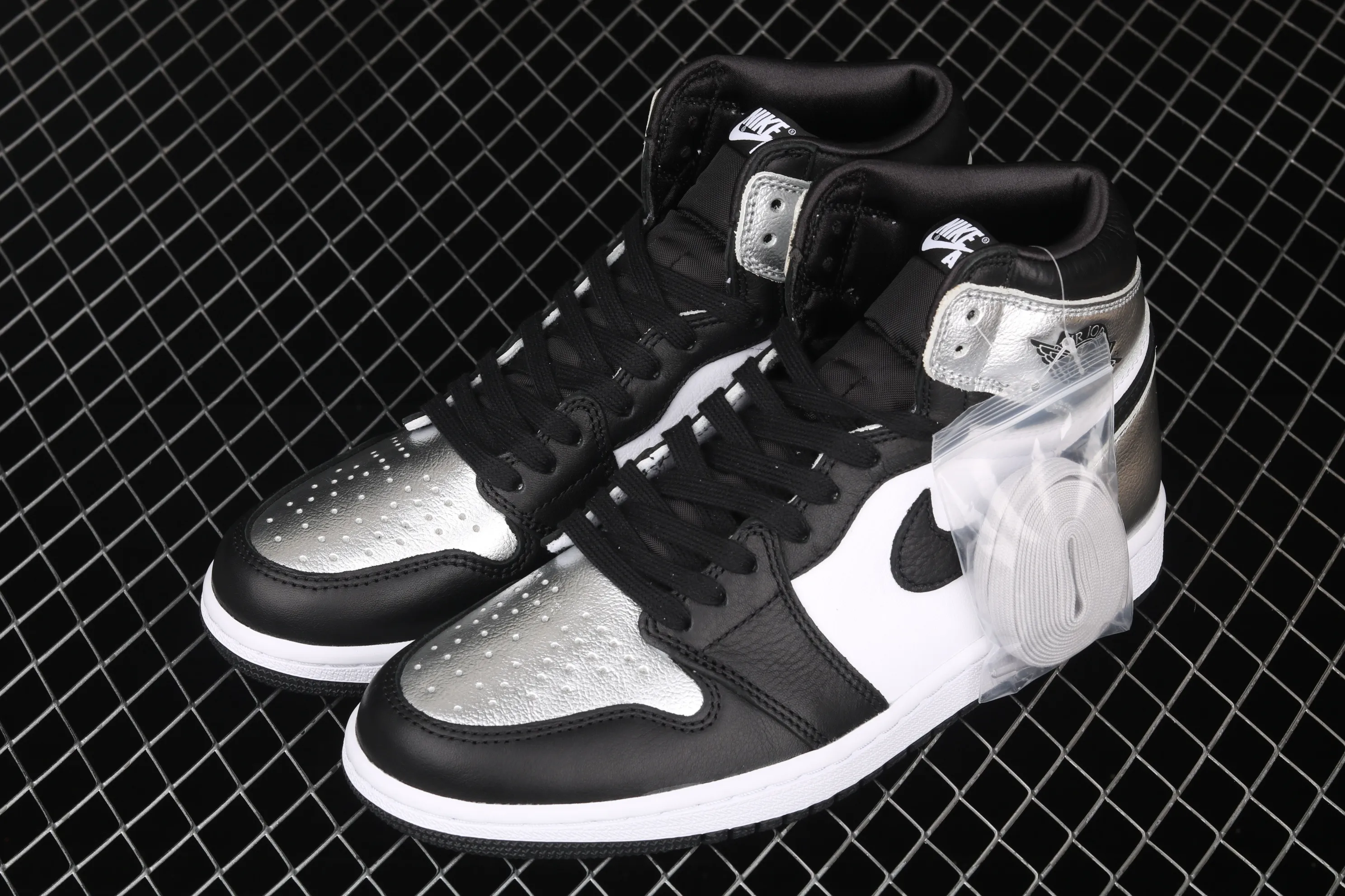 All categories Air Jordan Jordan series basketball shoes Air Jordan 1 High Air Jordan 1 High OG Wmns "Silver Toe" AJ1 Joe 1 metallic black silver silver toe CD0461-001